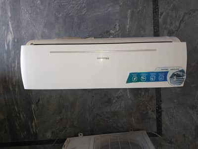 Hisense 1ton DC inverter heat and cool in genuine condition