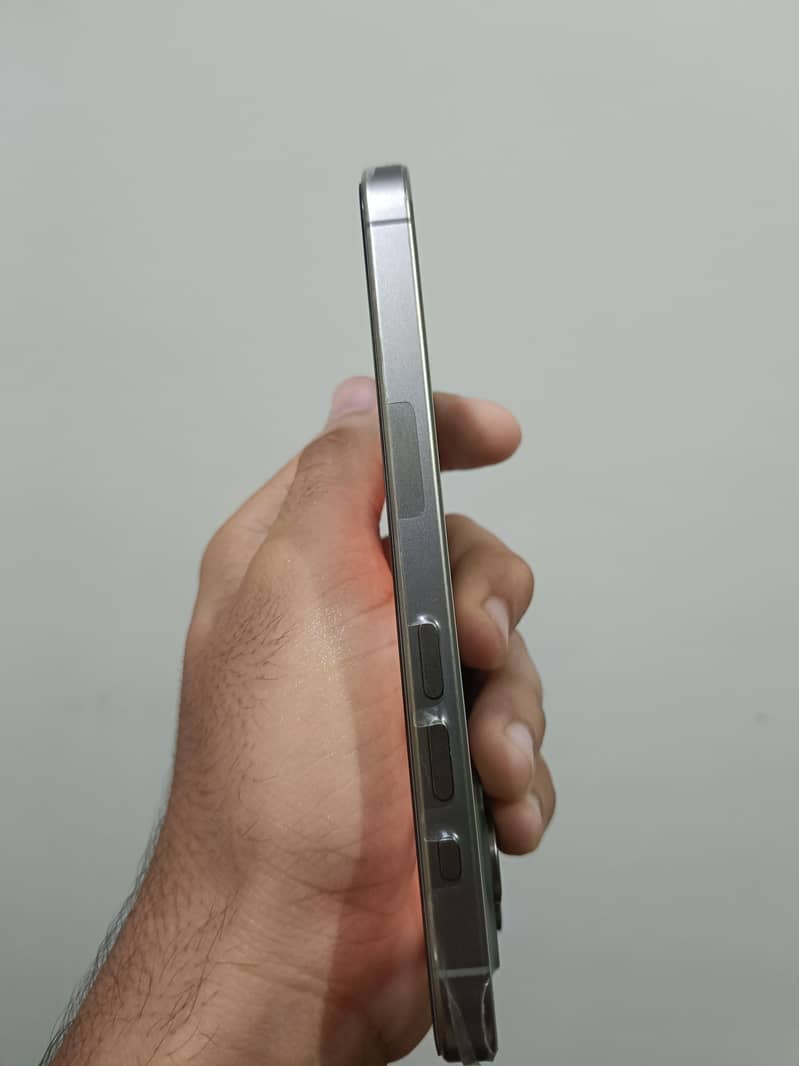 Apple iPhone 15 Pro 2