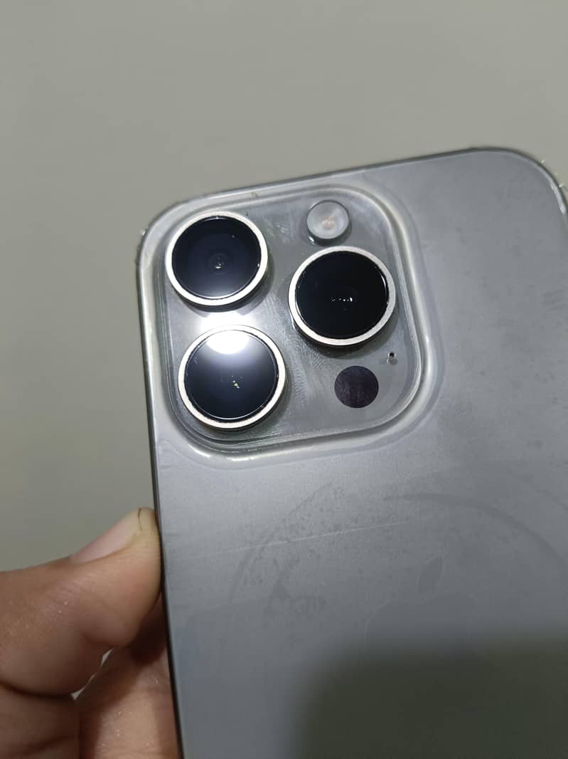 Apple iPhone 15 Pro 4