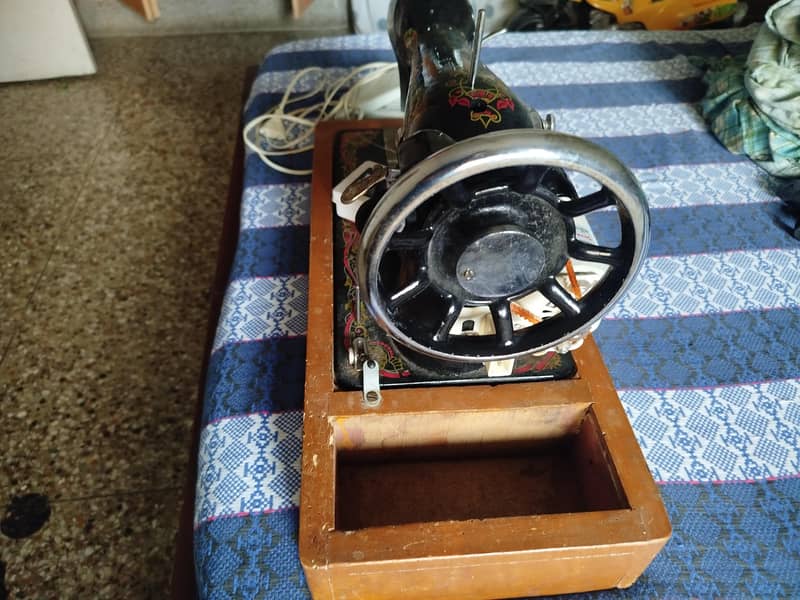 Original Singer Sewing Machine 2