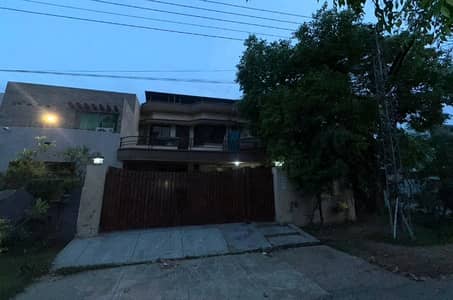 10 Marla House Is Available For sale In DHA Phase 4