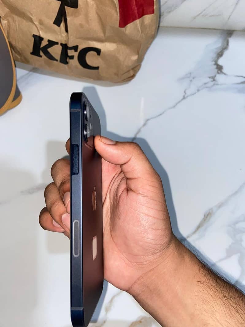 Apple iPhone 12 3