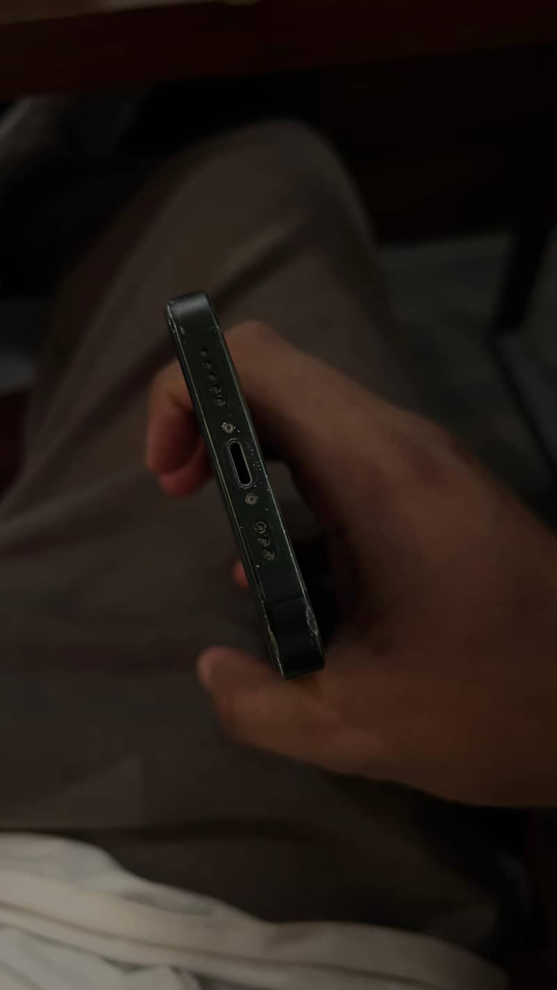 Apple iPhone 13 5
