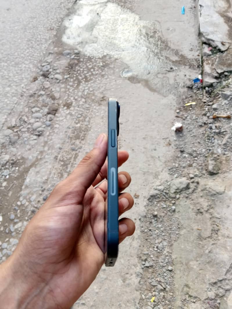 Apple iPhone 14 3