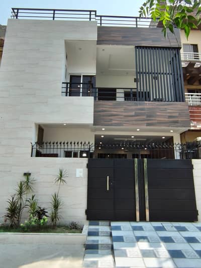 5 Marla Brand New House For Sale In Johar Town Block R3 Near To Shukat Khanam Hospital Original Picture