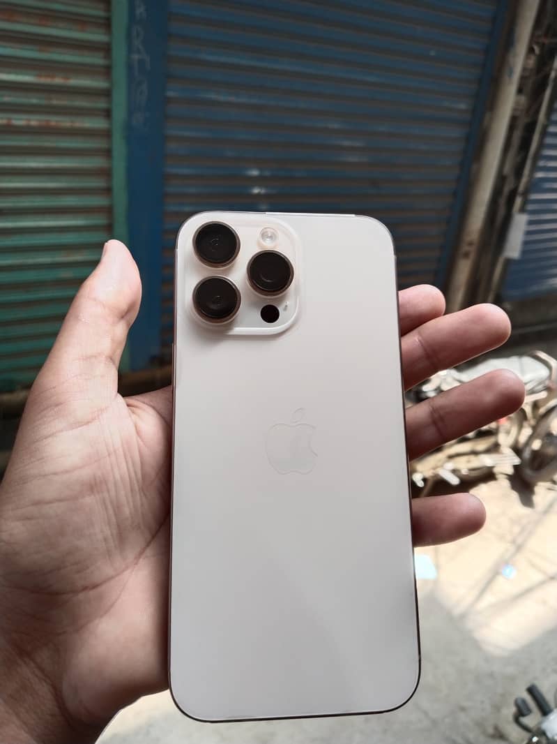 Iphone 16 PRO MAX 1