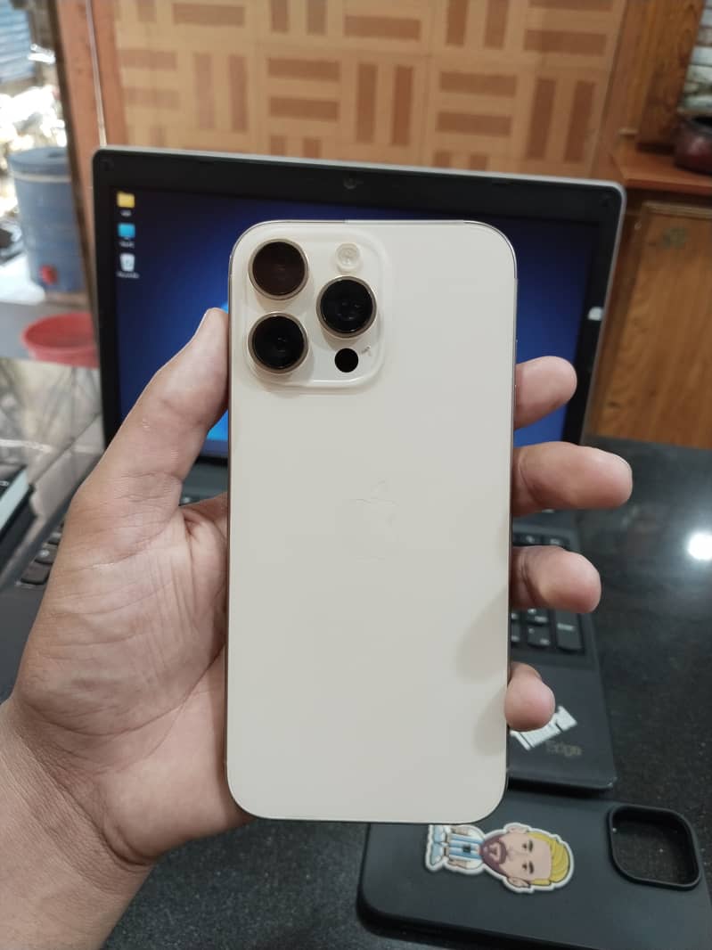 Iphone 16 PRO MAX 2