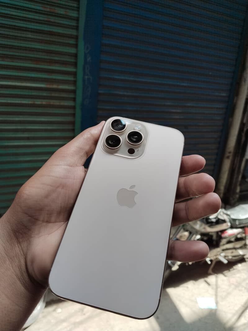 Iphone 16 PRO MAX 7