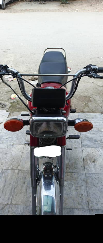 Honda CD 70 2010 model.