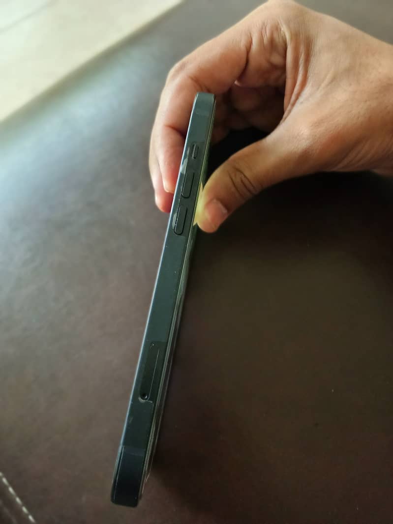 Apple iPhone 13 4