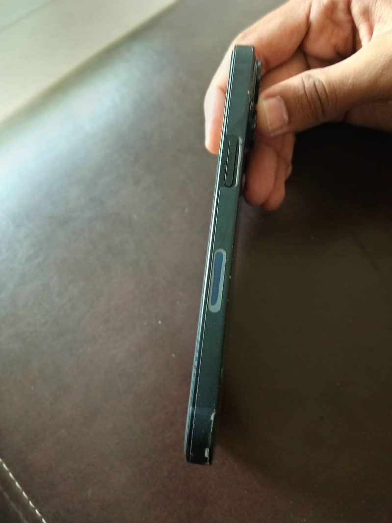 Apple iPhone 13 5