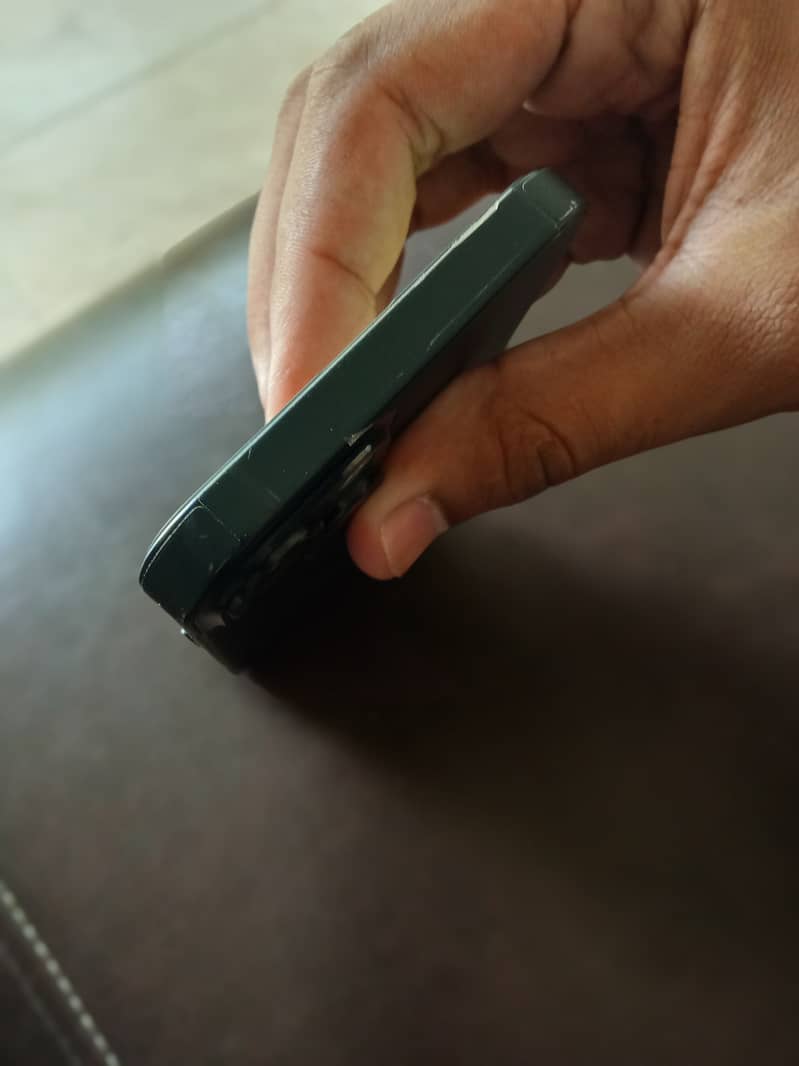 Apple iPhone 13 7