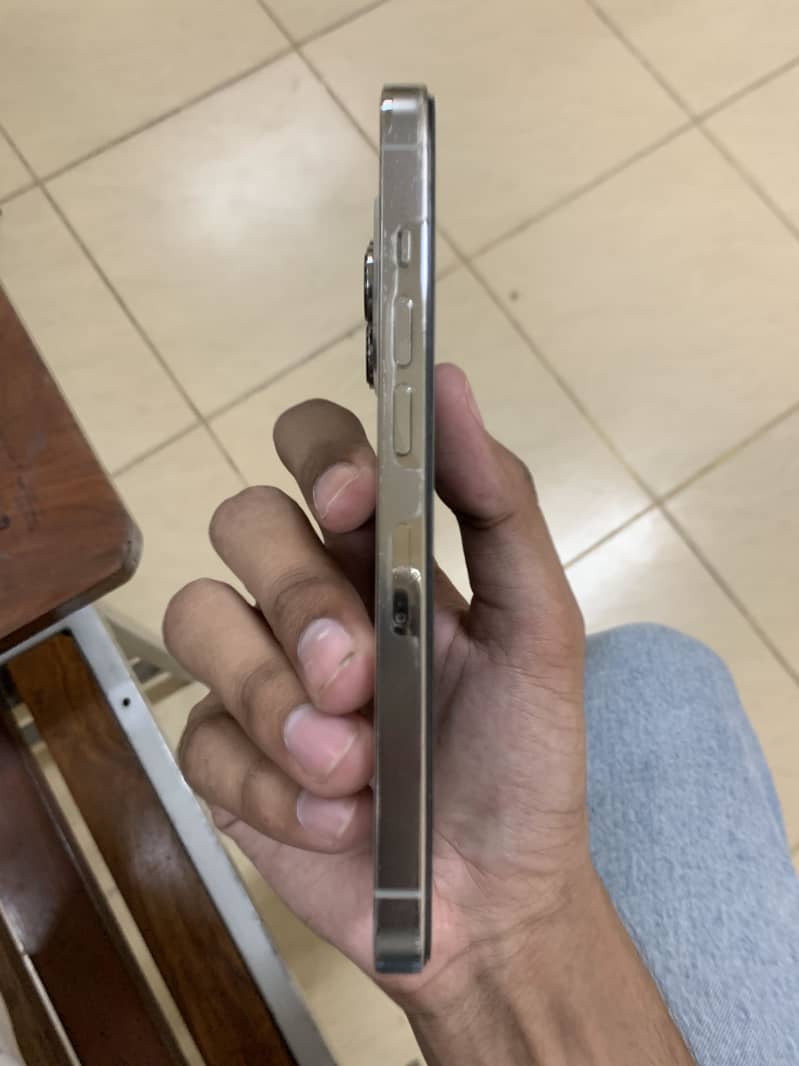 Apple iPhone 13 Pro 2