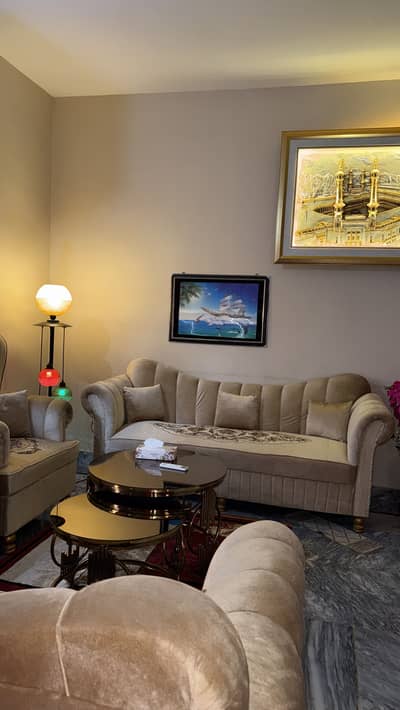 7 seater sofa without table in new condition