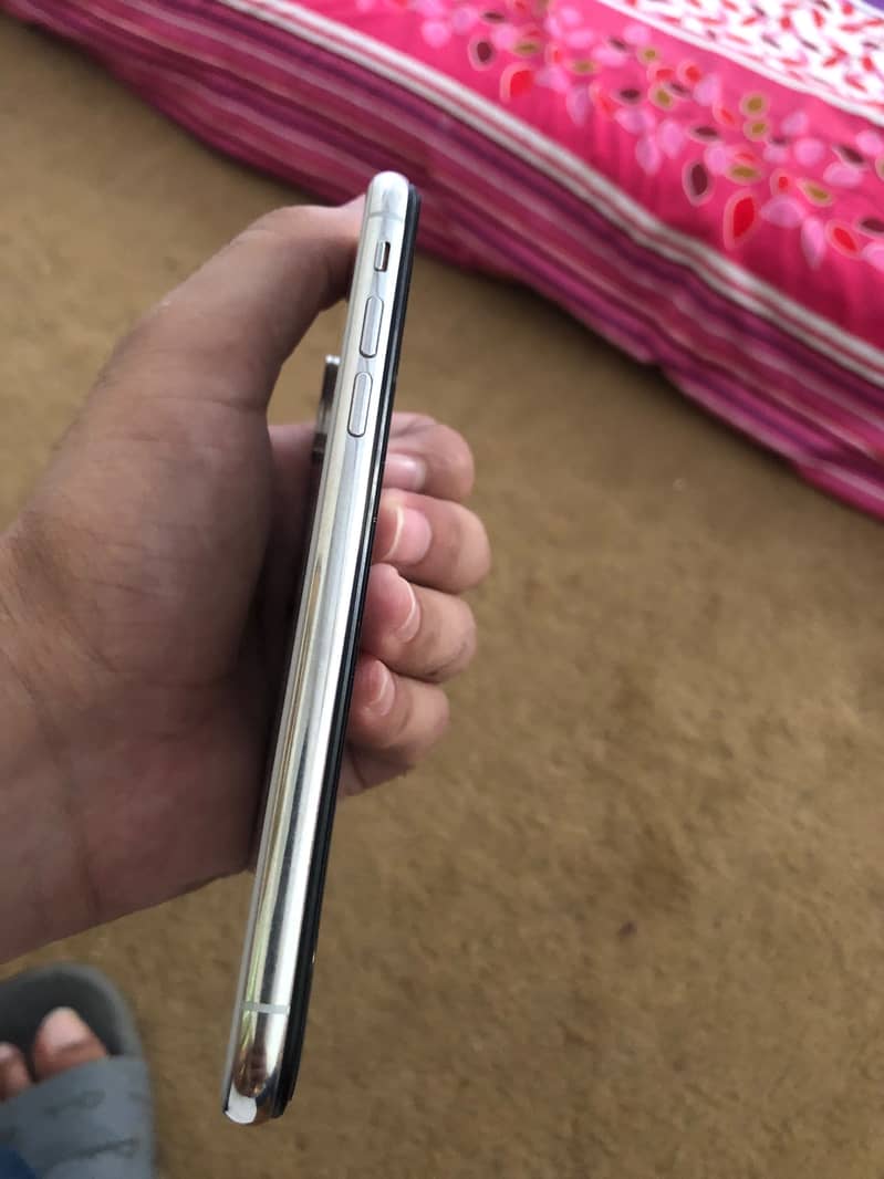 Apple iPhone X 4