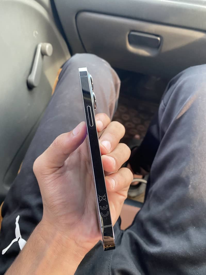 Apple iPhone 13 Pro 2