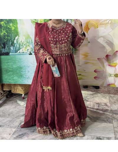 Beautiful Mahroon Formal Dress - Like New - Size stander