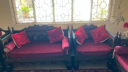 Chinoti sofa 7 seater plus table set