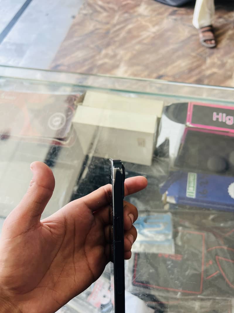 Apple iPhone 13 0