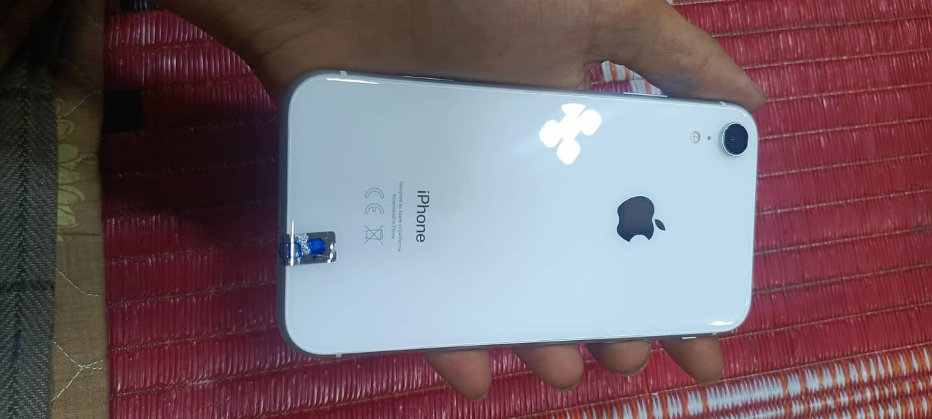 Apple iPhone XR 4