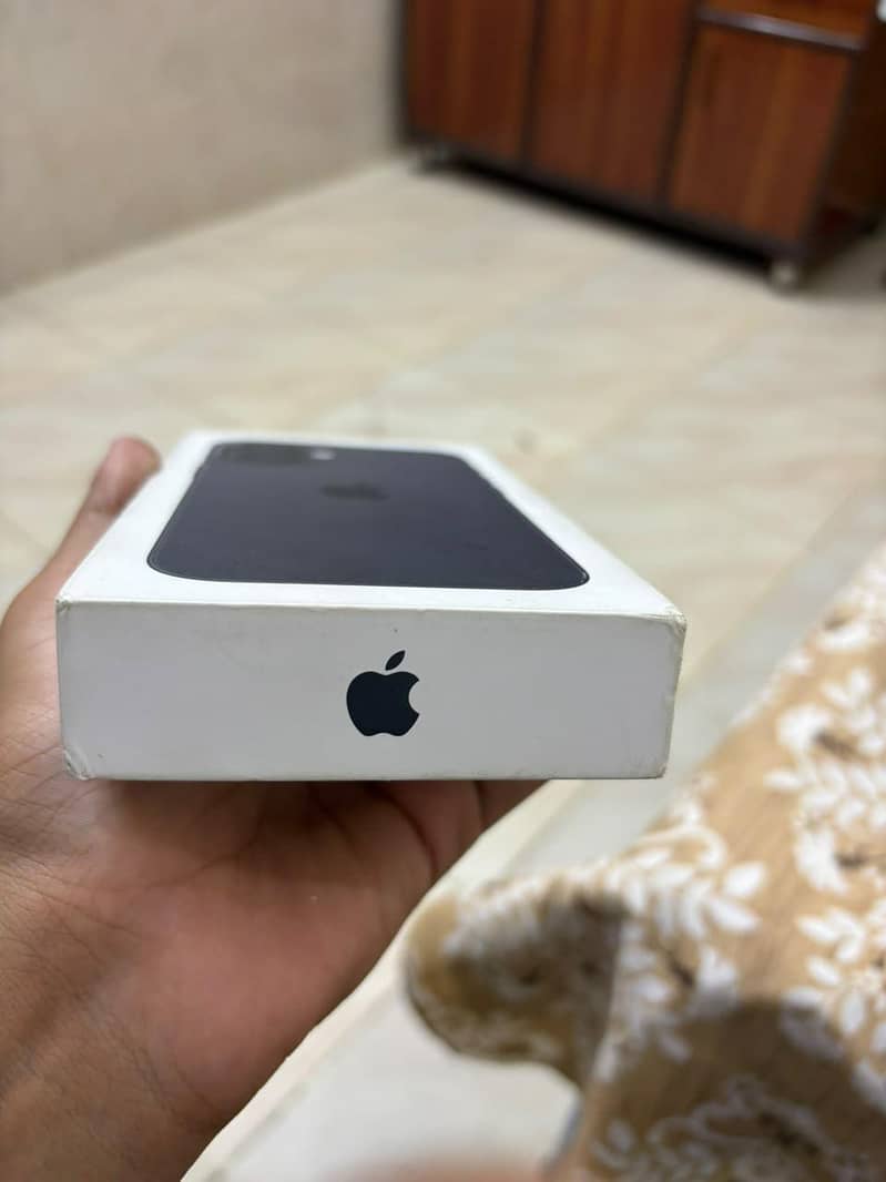 Apple iPhone 16 3
