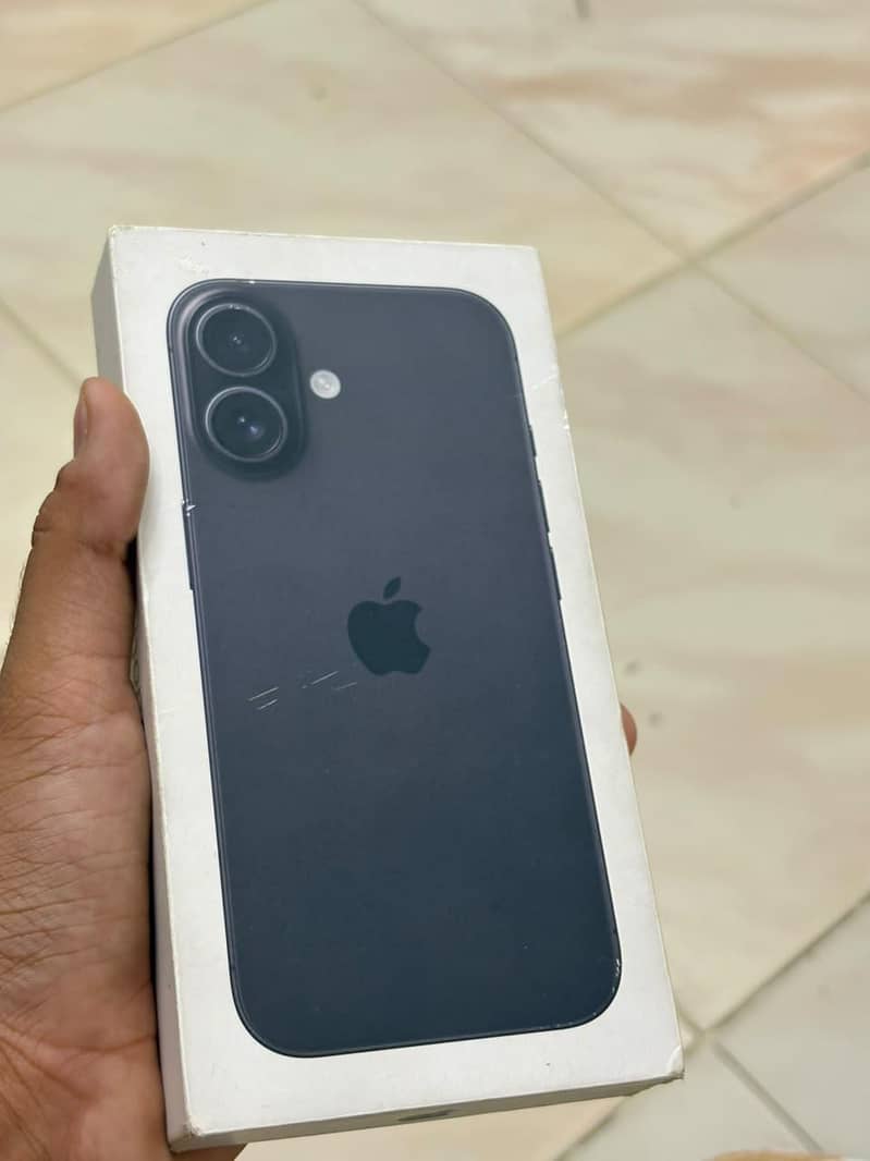 Apple iPhone 16 4