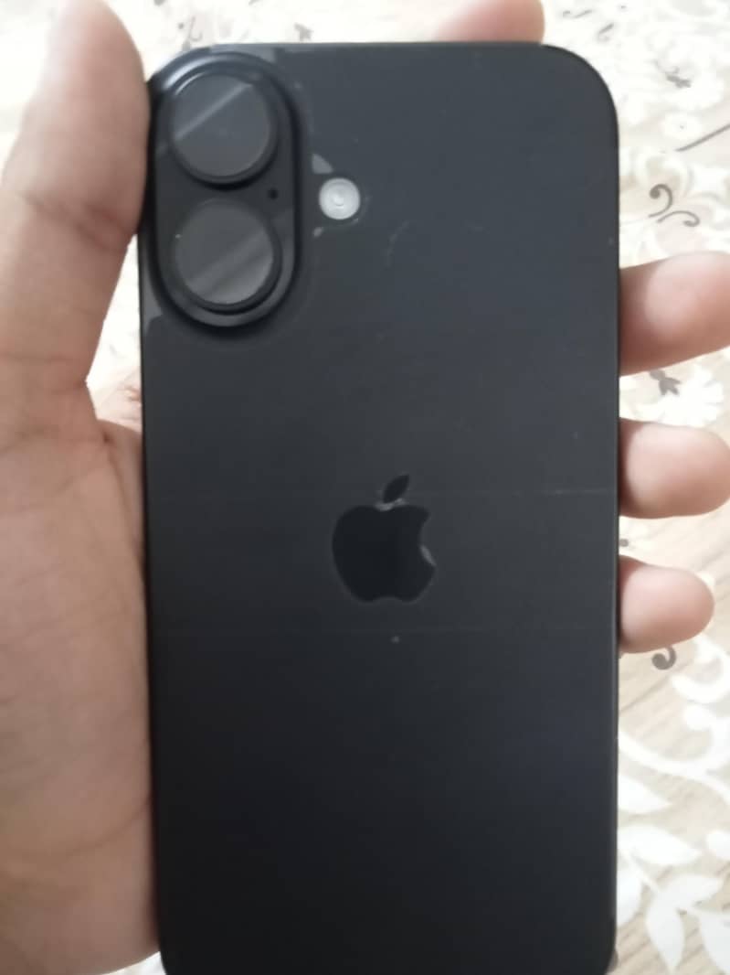Apple iPhone 16 5