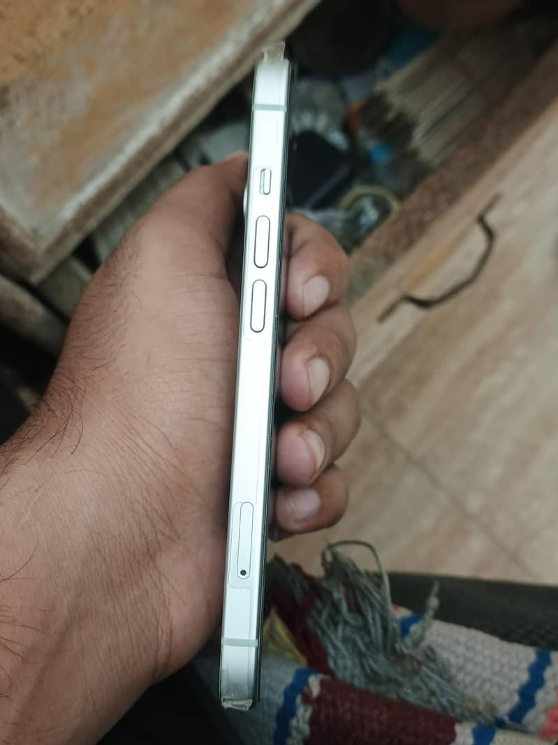Apple iPhone 15 2