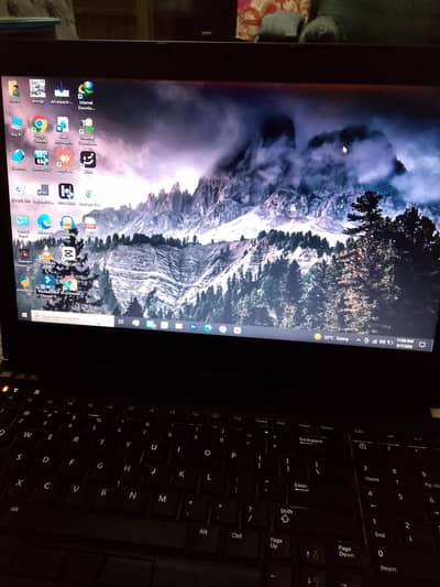 16Gb ram, 512GB SSD card, 2 GB graphics card i7 ki 4th generation