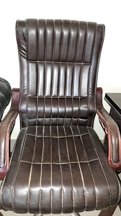 Executive High-Back Office Chair – Dark Brown Leather