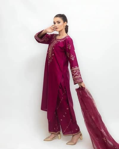 stunning pinkembroidered Arabic lawn suit 3 piece