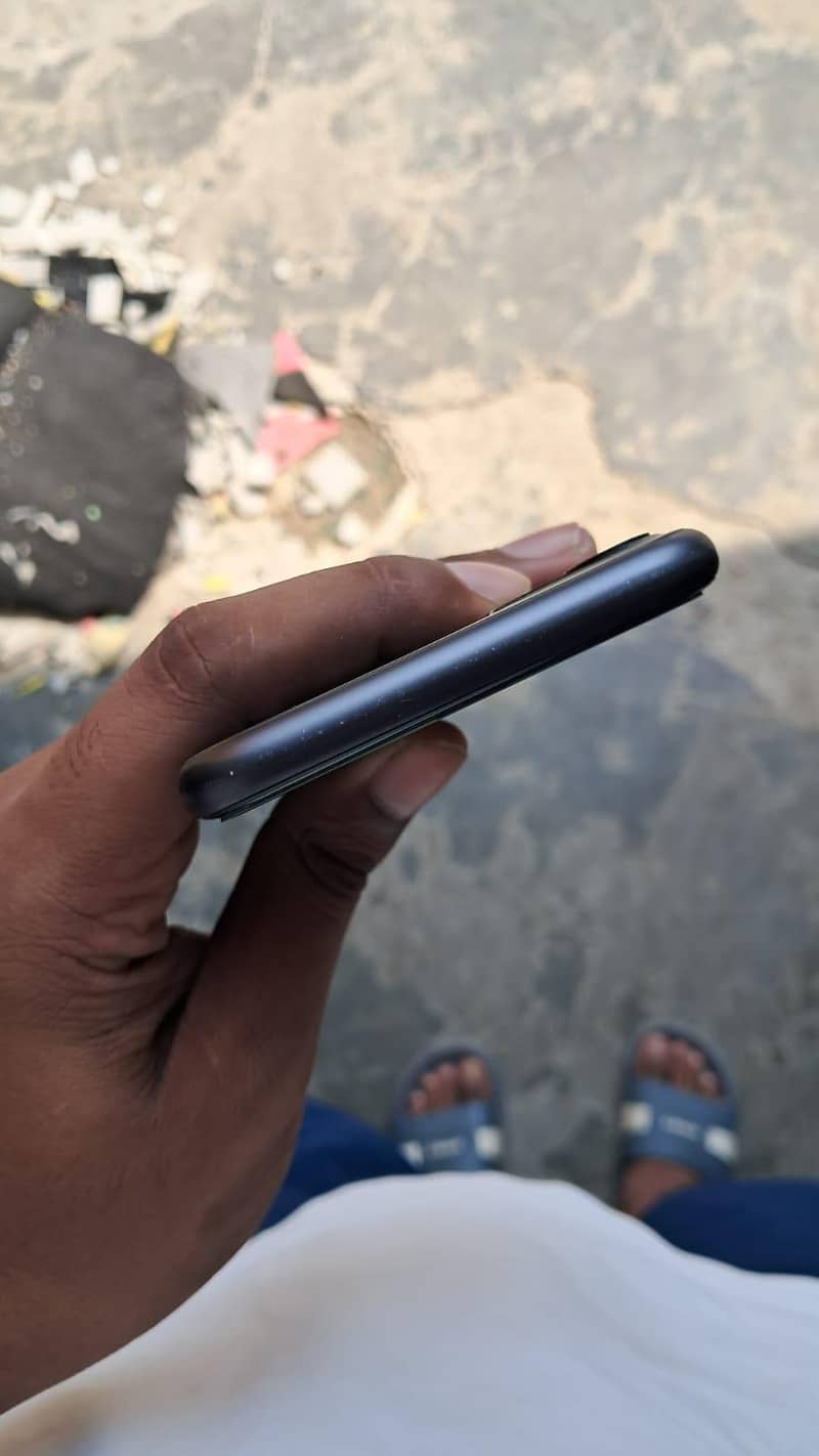 Apple iPhone 11 3