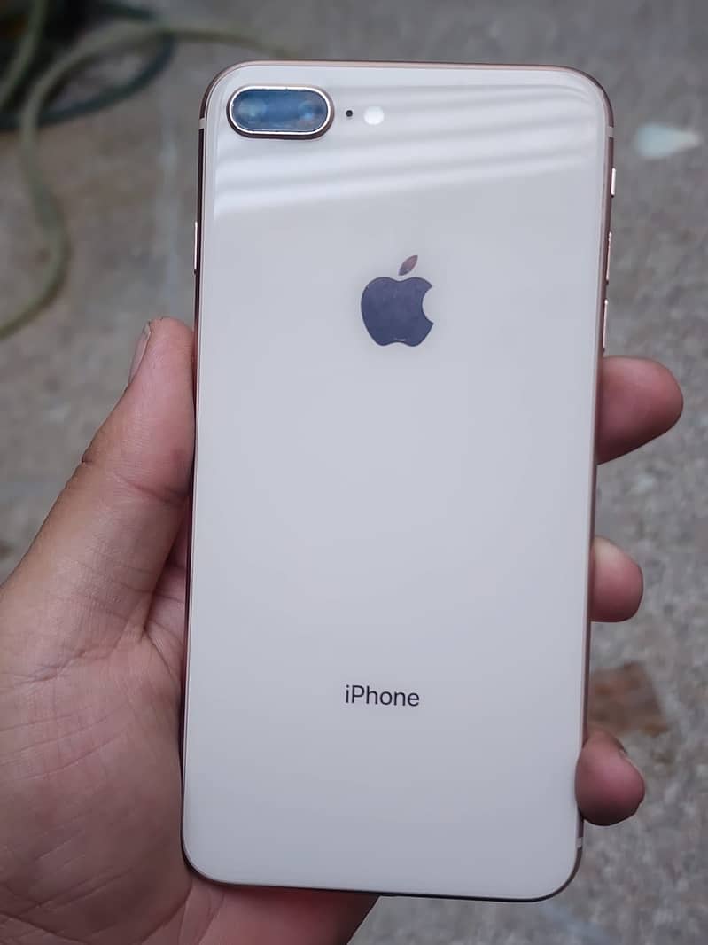 Apple iPhone 8 Plus 1
