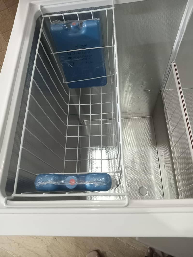 Dawkance Freezer medium size 2