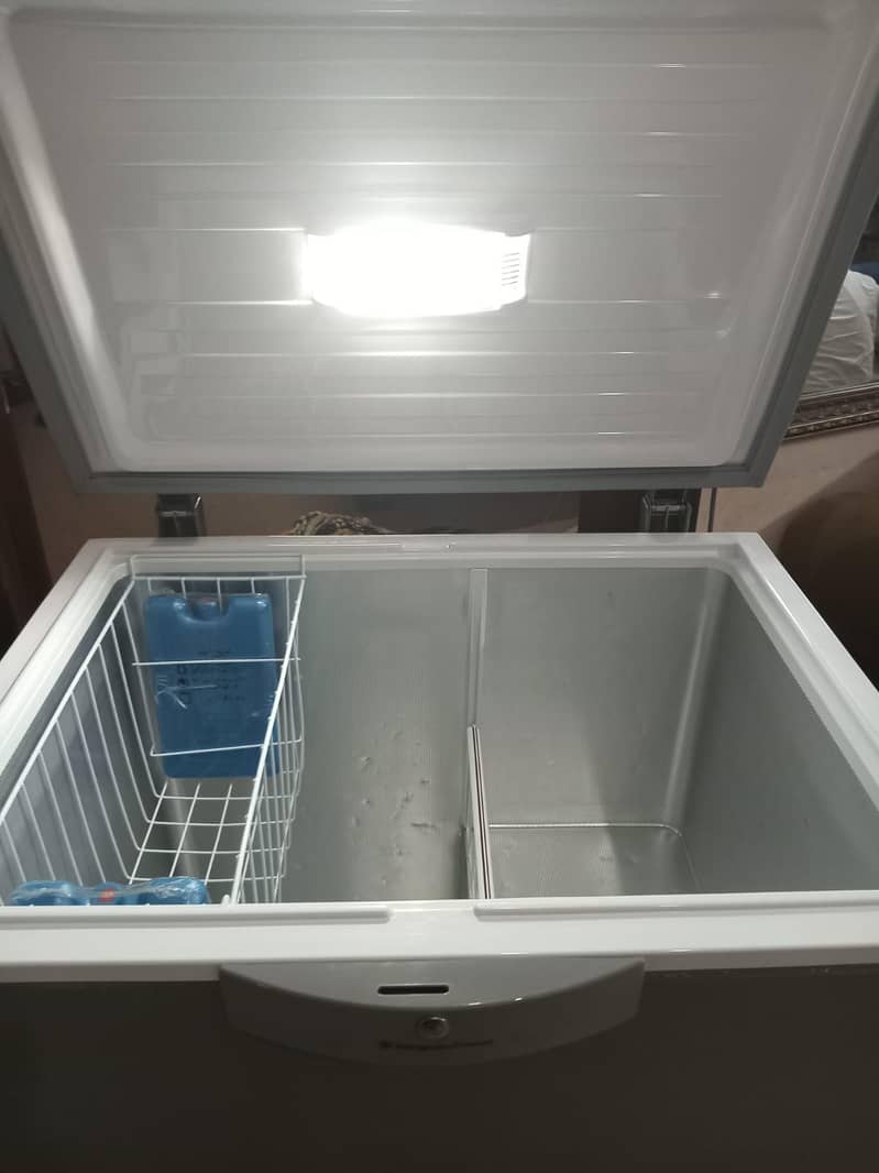 Dawkance Freezer medium size 4