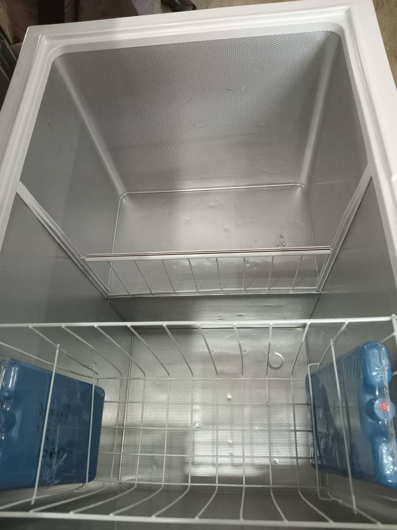 Dawkance Freezer medium size 5