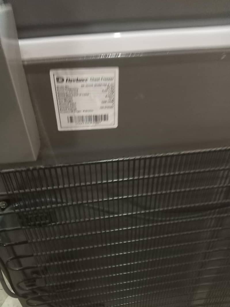 Dawkance Freezer medium size 6