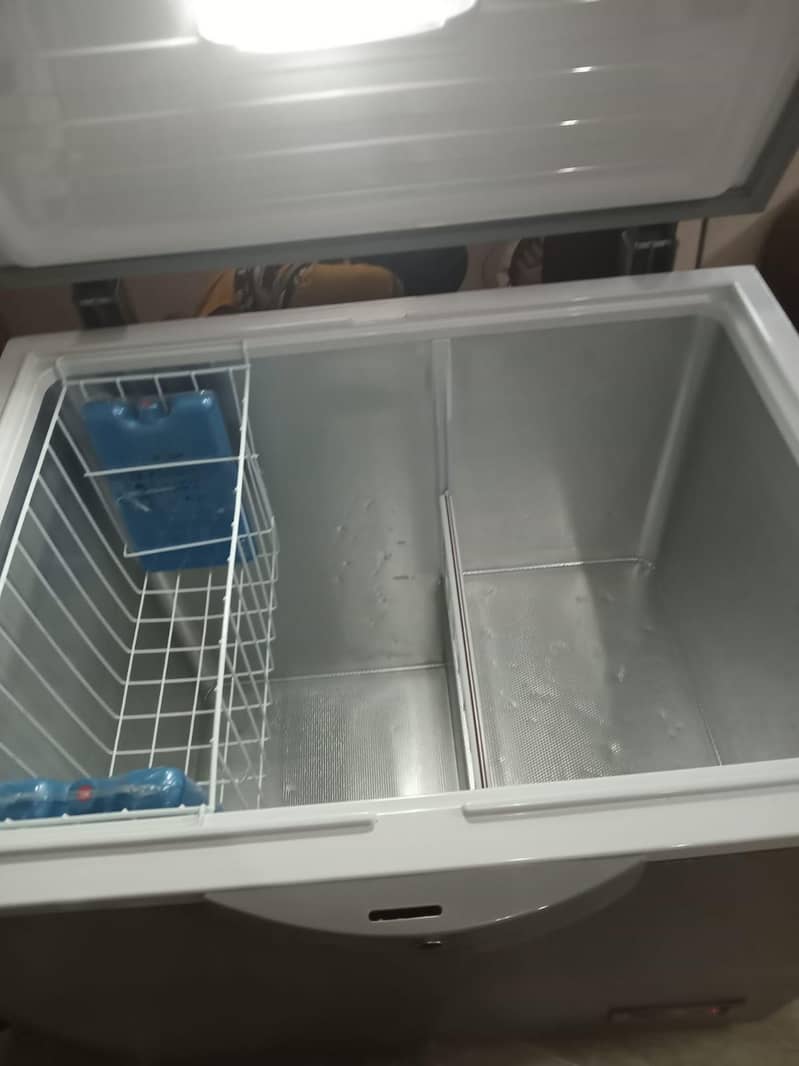 Dawkance Freezer medium size 10