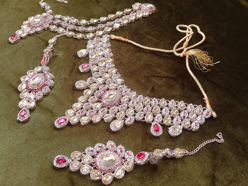 2 Bridal sets 0
