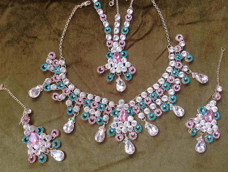 2 Bridal sets 4