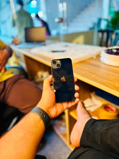 Apple iPhone 13