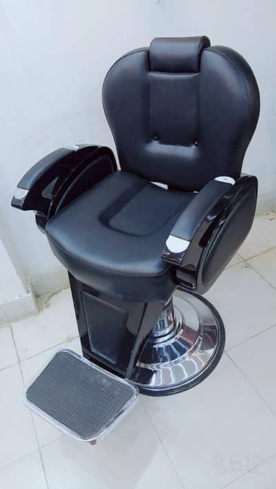 Salon chair for sale condition like new