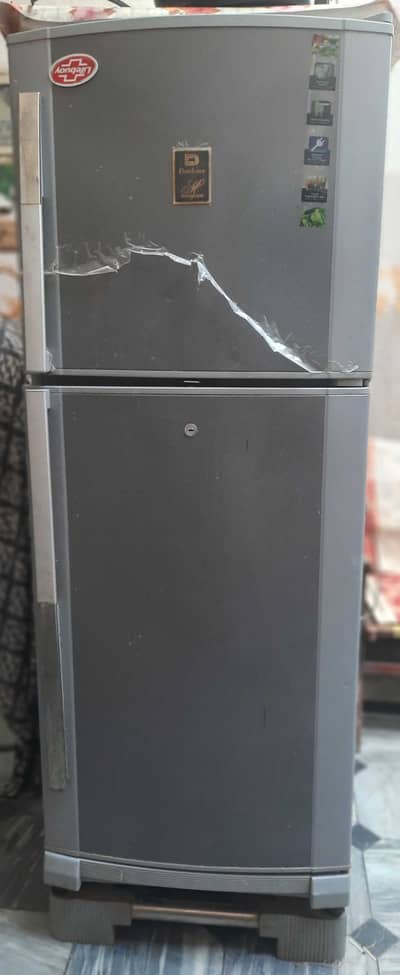 Dawlance Medium Size Refrigerator – Excellent Condition | For Sale