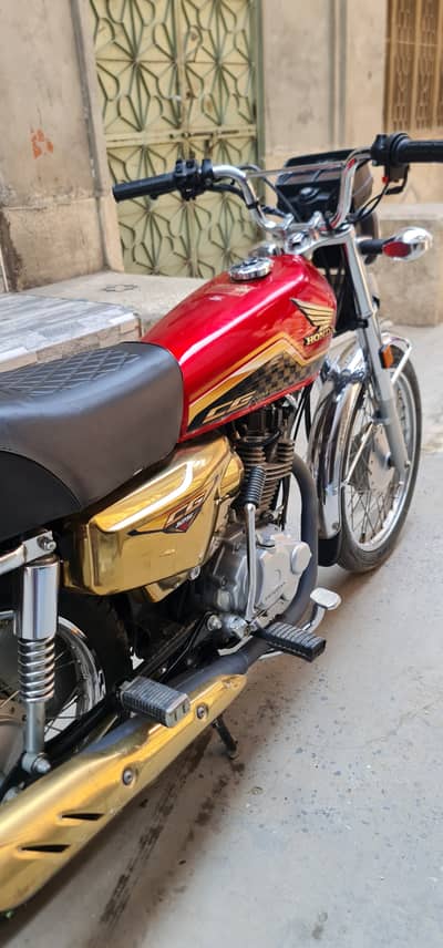 Honda 125 gold edition