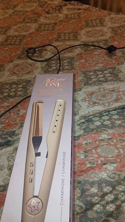 Original Almost Famous 2-in-1 Digital Twist Flat Iron (With Box)