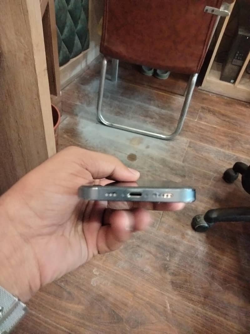 Apple iPhone 13 Pro 2