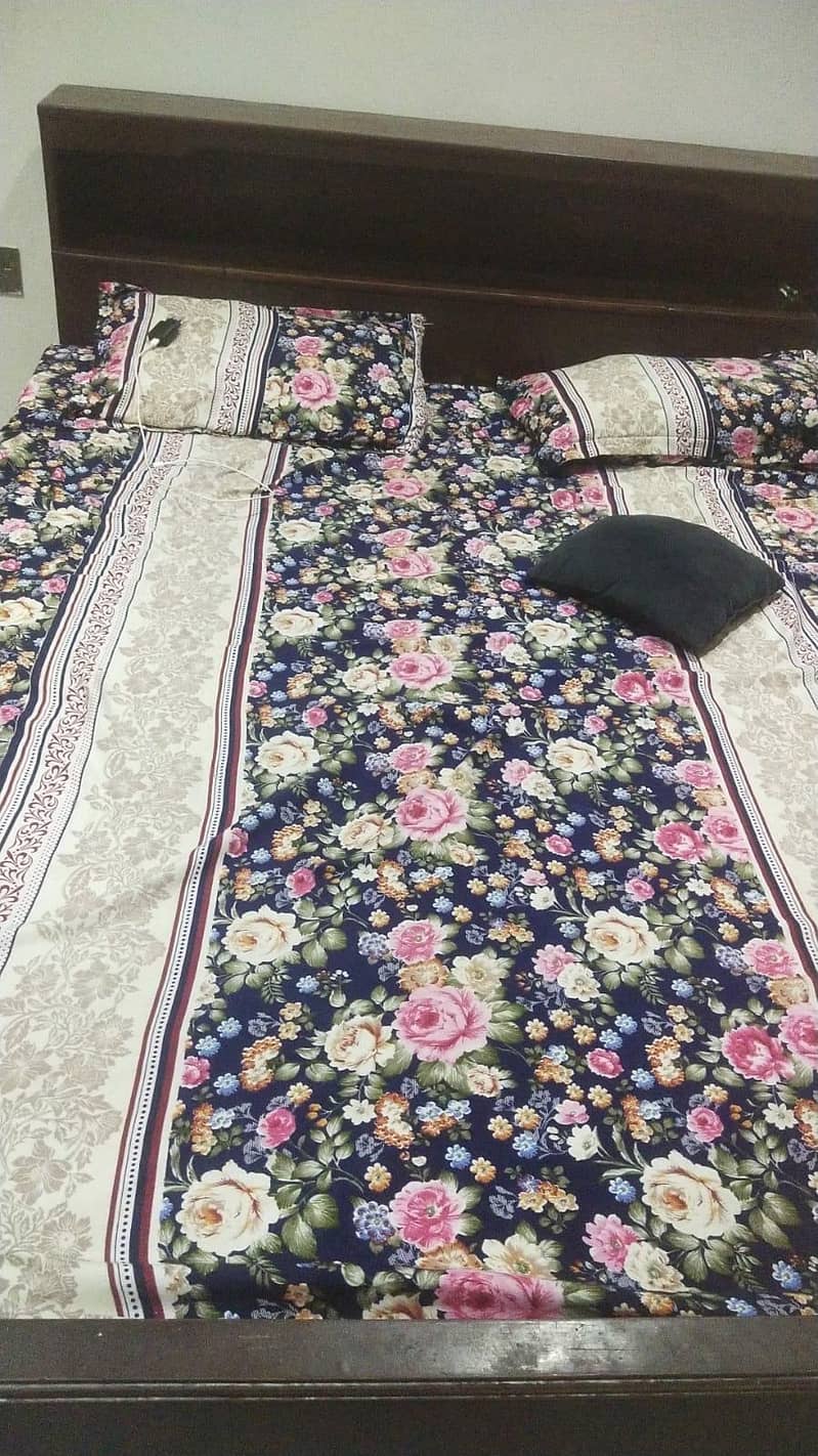 Double bed 0