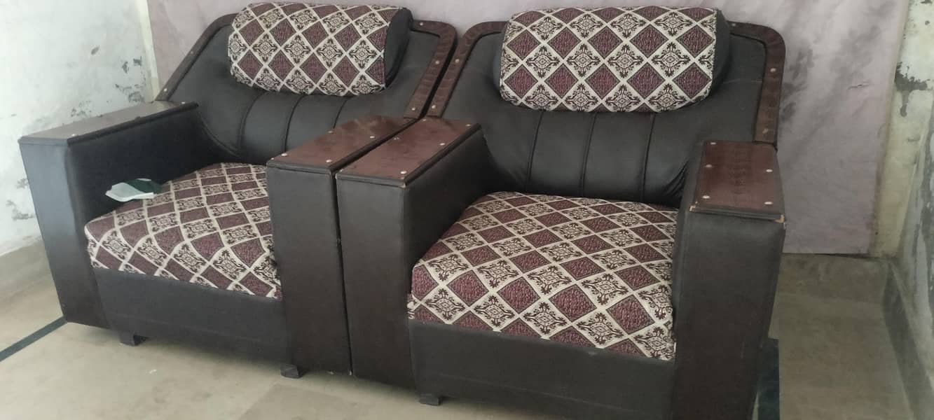 sofa good condition 0