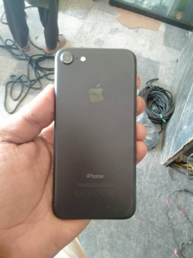 Apple iPhone 7 0