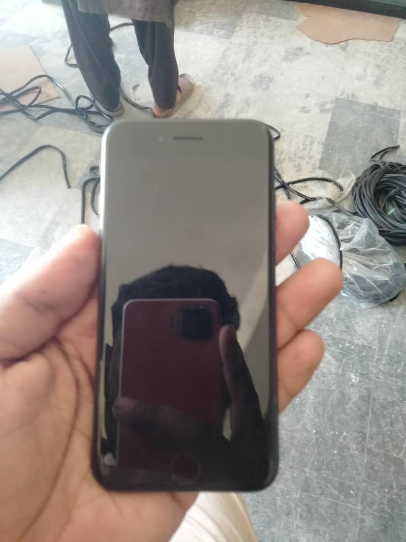 Apple iPhone 7 1